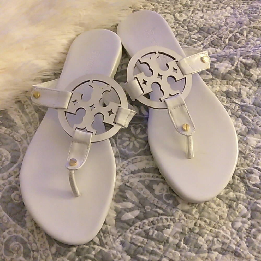 WHITE PATENT FASHION SLIP ON SANDAL